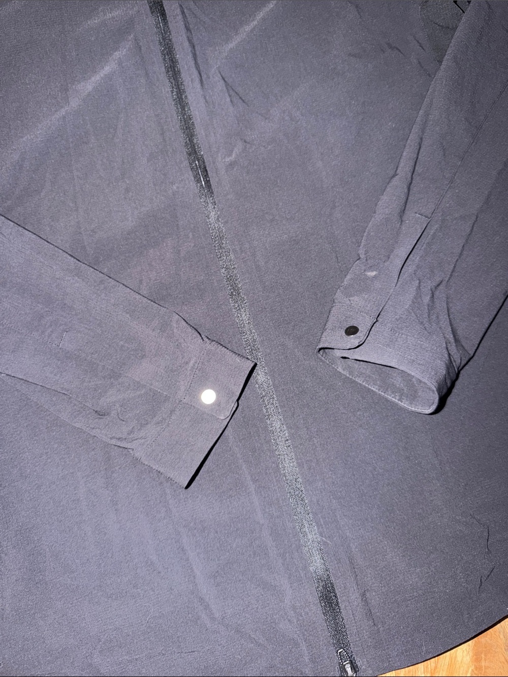 lululemon athletica Men's Navy Lightweight Zip Shirt Jacket - Picture 3 of 7